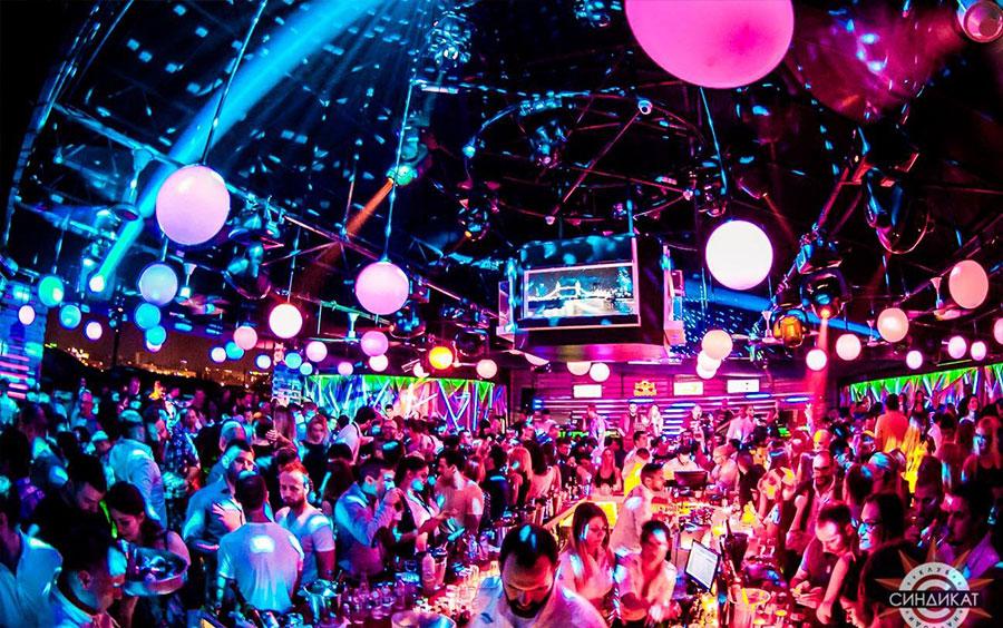 Vrhunska muzika i atmosfera na splavu Sindikat