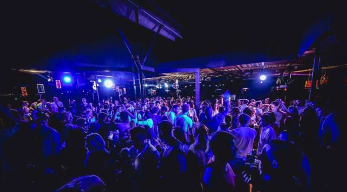 Očekujte savršenu letnju sezonu na splavu Tag Da li ste spremni za letnju zabavu na reci? Očekujte savršenu letnju sezonu na splavu Tag i spremite se za avanturu