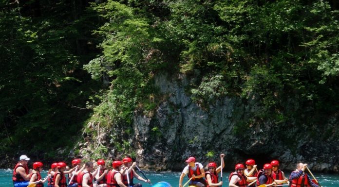 Savršen vikend na reci Tari – rafting iz snova Savršen vikend na reci Tari - rafting iz snova