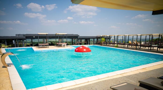 Savršen letnji dan na bazenima hotela Alexander na Kosmaju Savršen letnji dan na bazenima hotela Alexander na Kosmaju