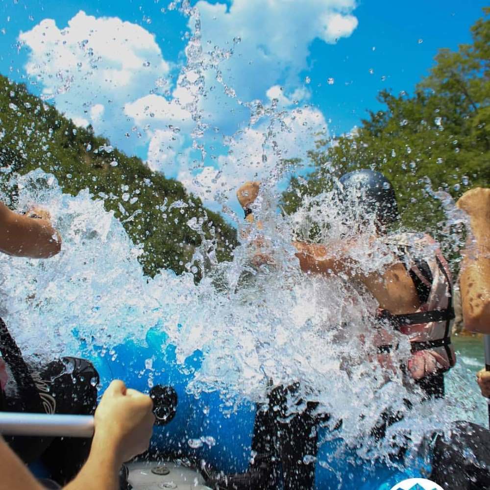 Da li je rafting na brzim vodama opasan?