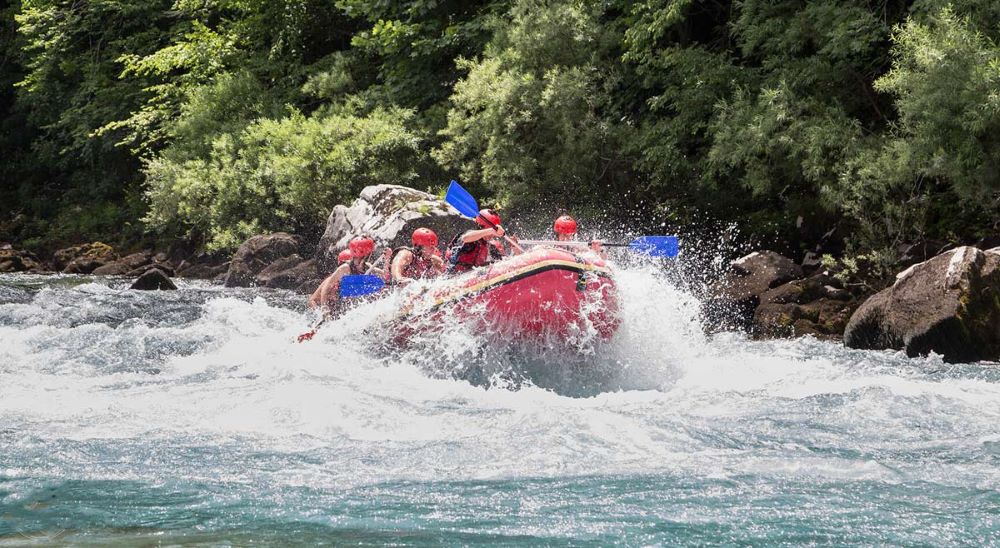 Da li je rafting na brzim vodama opasan?