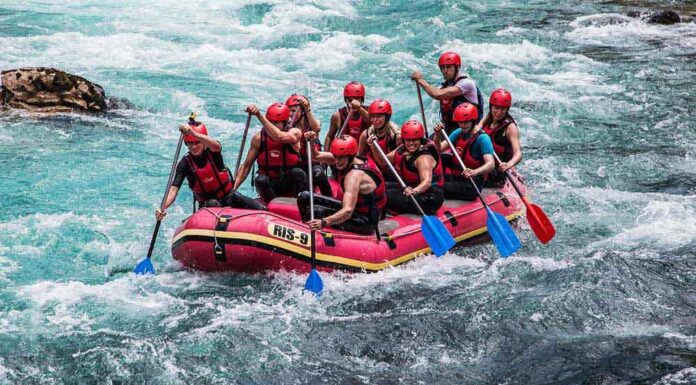 Da li je rafting na brzim vodama opasan? Da li je rafting na brzim vodama opasan?
