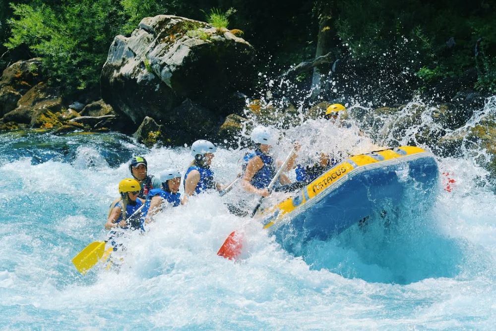 Buđenje prirode, snaga reke - Prolećni rafting na Tari