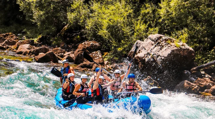 Buđenje prirode, snaga reke – Prolećni rafting na Tari Buđenje prirode, snaga reke - Prolećni rafting na Tari