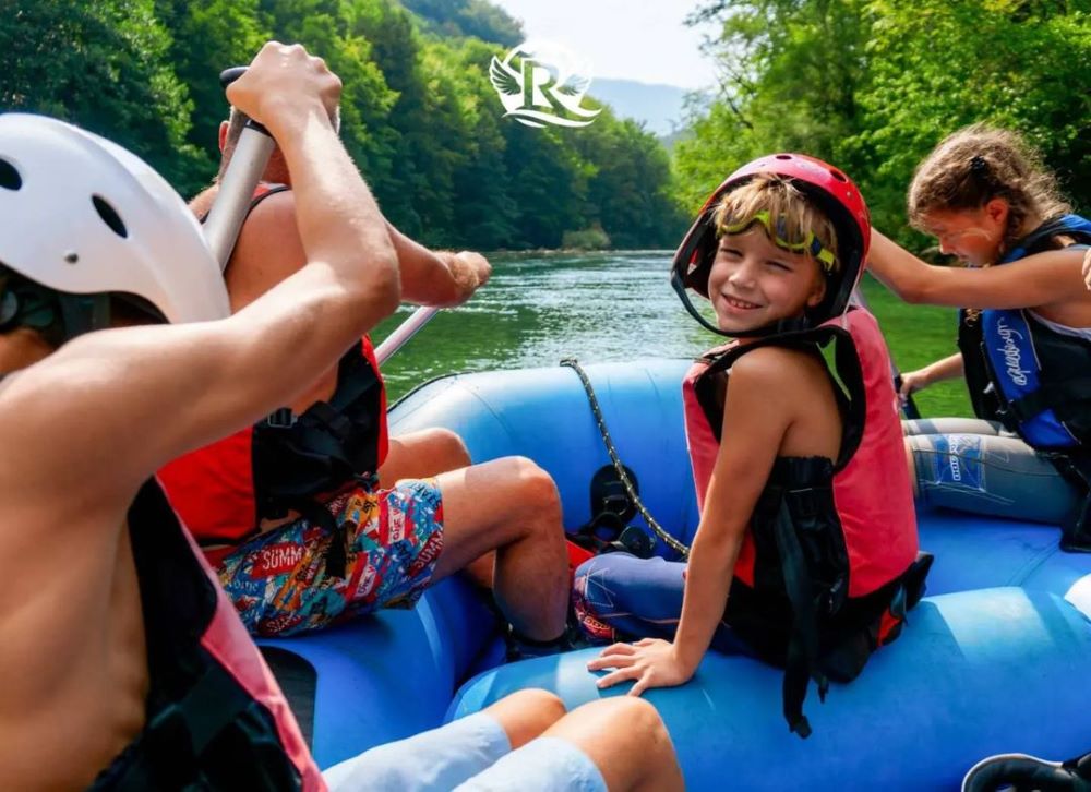Zašto-deca-obožavaju-rafting-na-Tari-01 Deca na raftingu – da li je rafting na Tari dobar izbor za porodičan odmor?