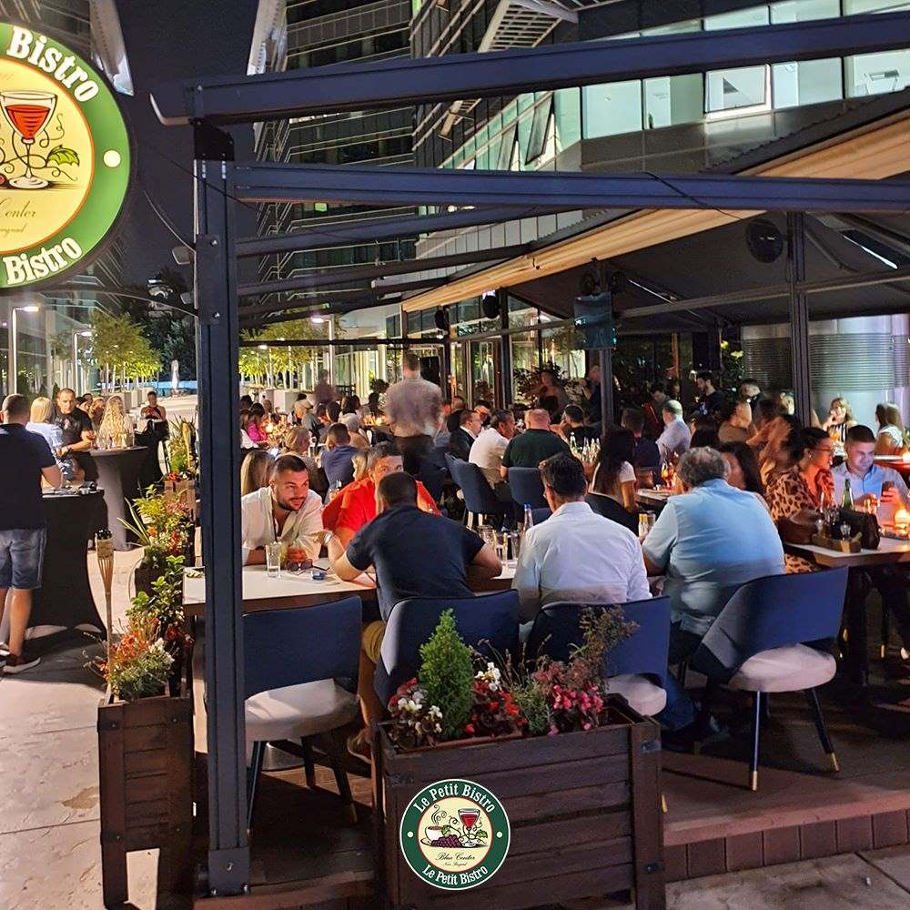 Le Petit Bistro Blue Centar - bašta i svirke uživo